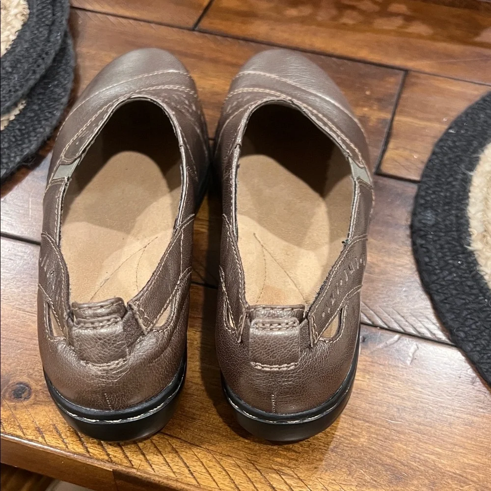 Clarks Women's Metallic Brown Loafers 8M New